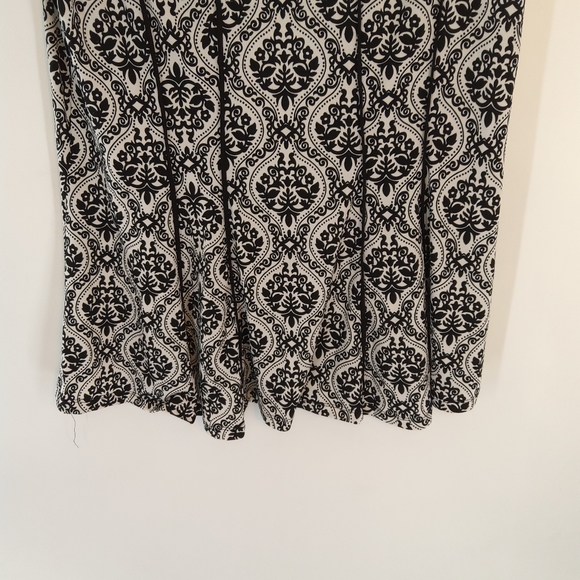 MARIA GABRIELLE SLEEVELESS BOTTOM FLARED TOP BLACK WHITE - Picture 6 of 9